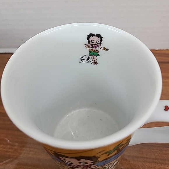Betty Boop Fine Porcelain Collector Mugs Set of 2 Gimme A Boop & Aloha Betty - Picture 6 of 14